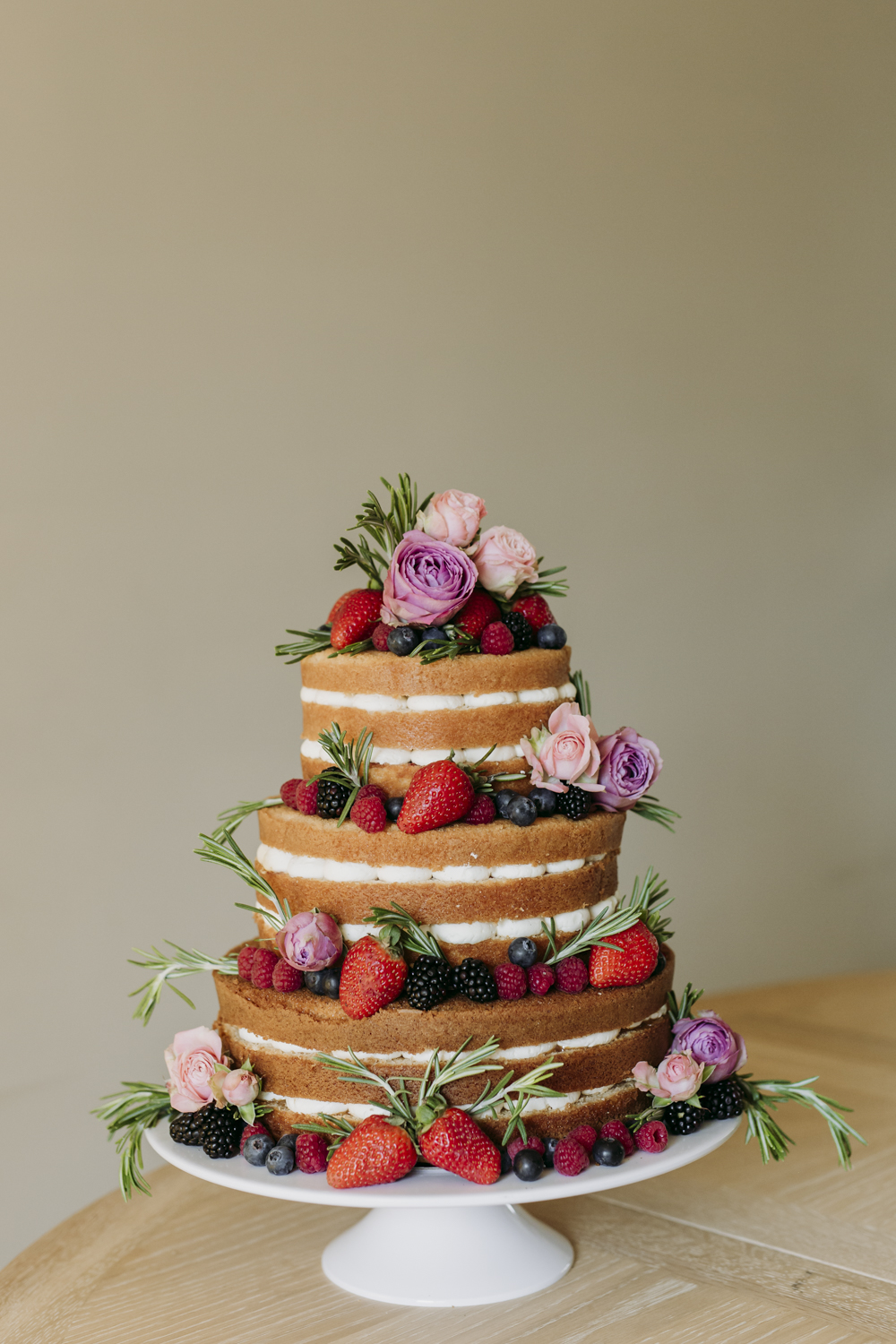 Naked Cake Summer Berries and Roses